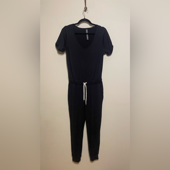 Vuori All Day Jumpsuit in Black - Picture 5 of 8